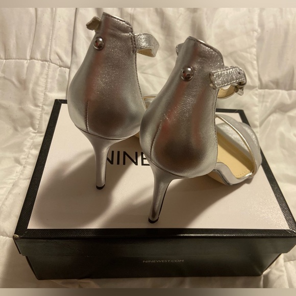 Silver, Nine West, size 7M - Picture 5 of 5